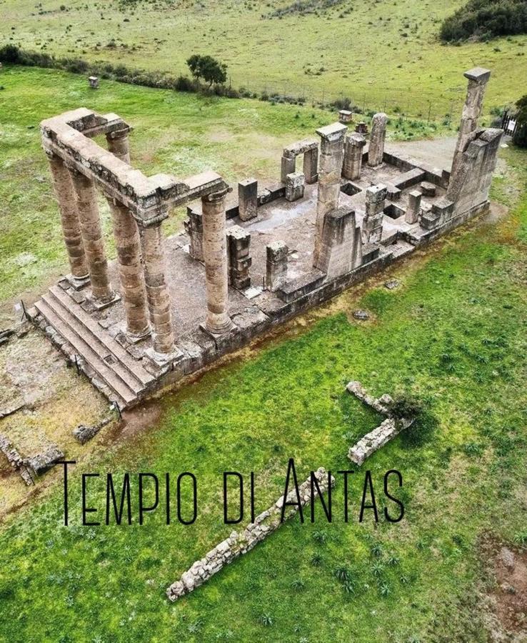 Domus Deiana Case Vacanza 산 조반니 수에르기우 외부 사진